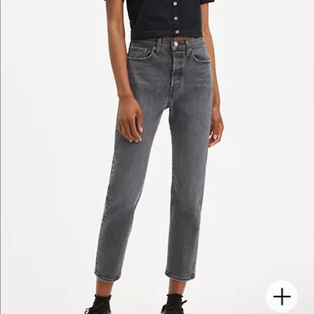 Levi’s wedgie straight size 28